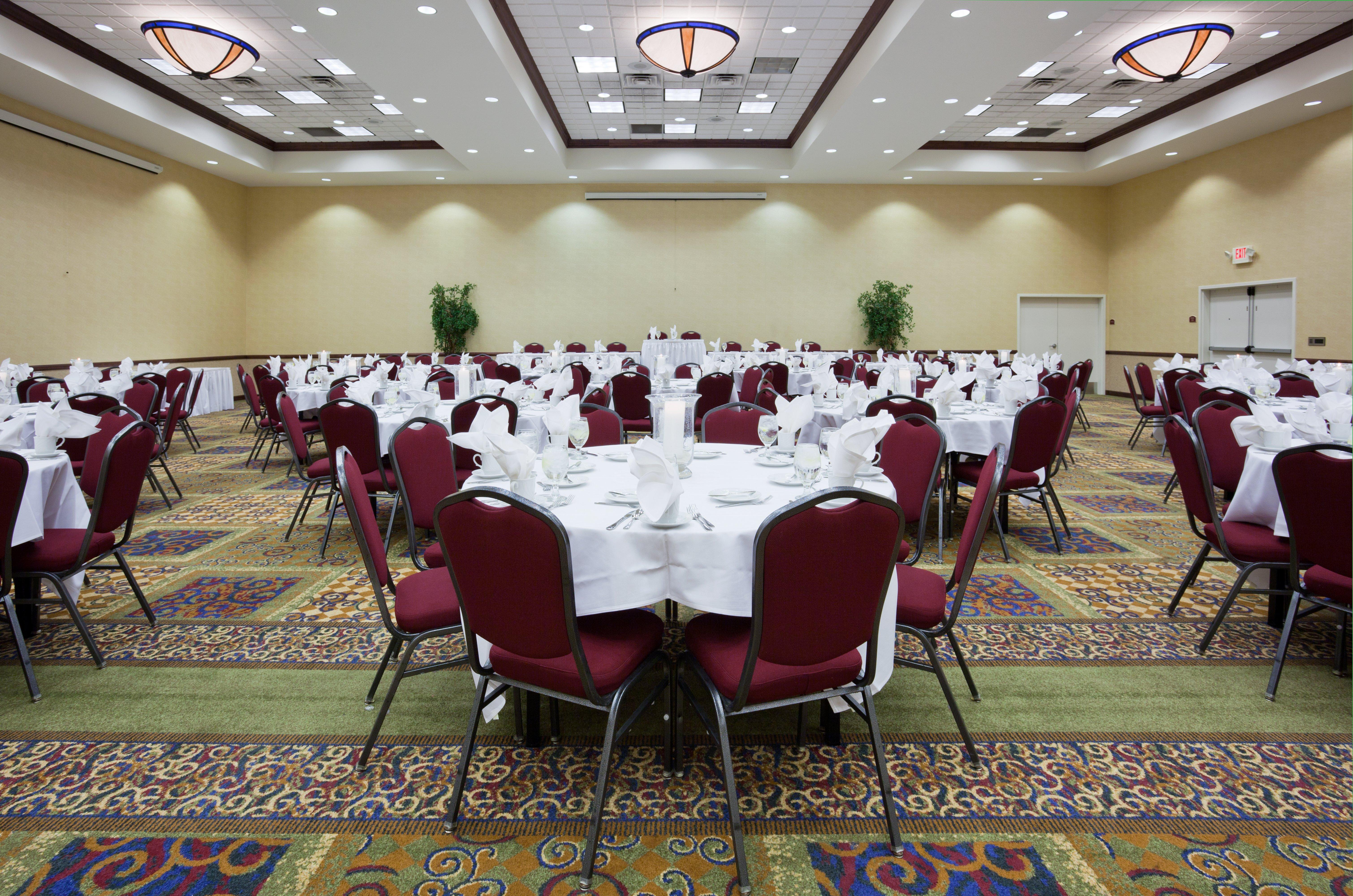 Holiday Inn Conference Center Marshfield, An Ihg Hotel Екстериор снимка
