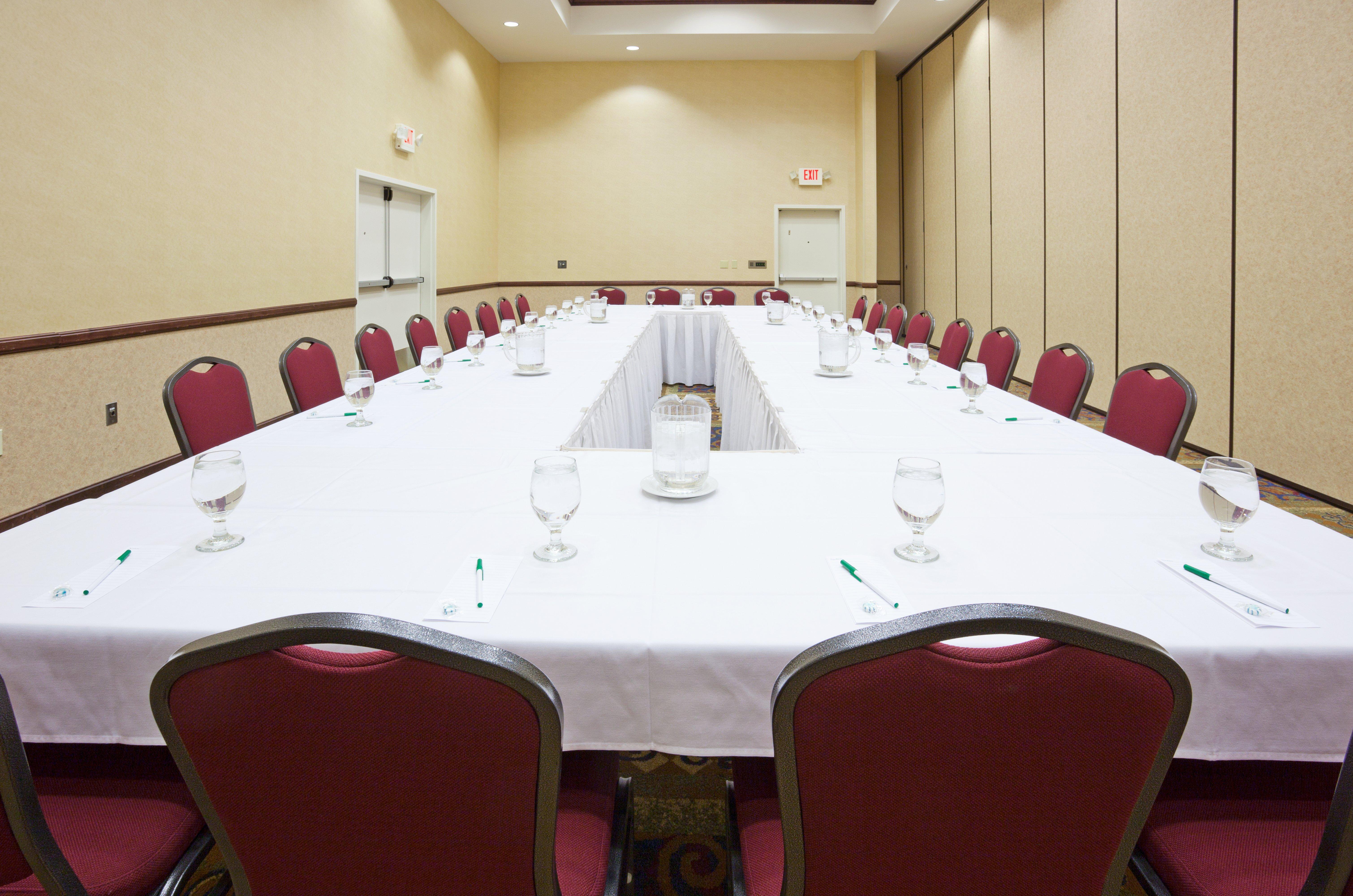 Holiday Inn Conference Center Marshfield, An Ihg Hotel Екстериор снимка