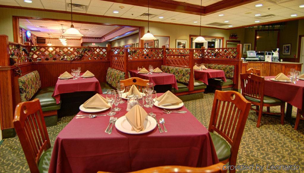Holiday Inn Conference Center Marshfield, An Ihg Hotel Екстериор снимка