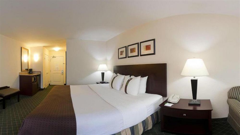 Holiday Inn Conference Center Marshfield, An Ihg Hotel Екстериор снимка