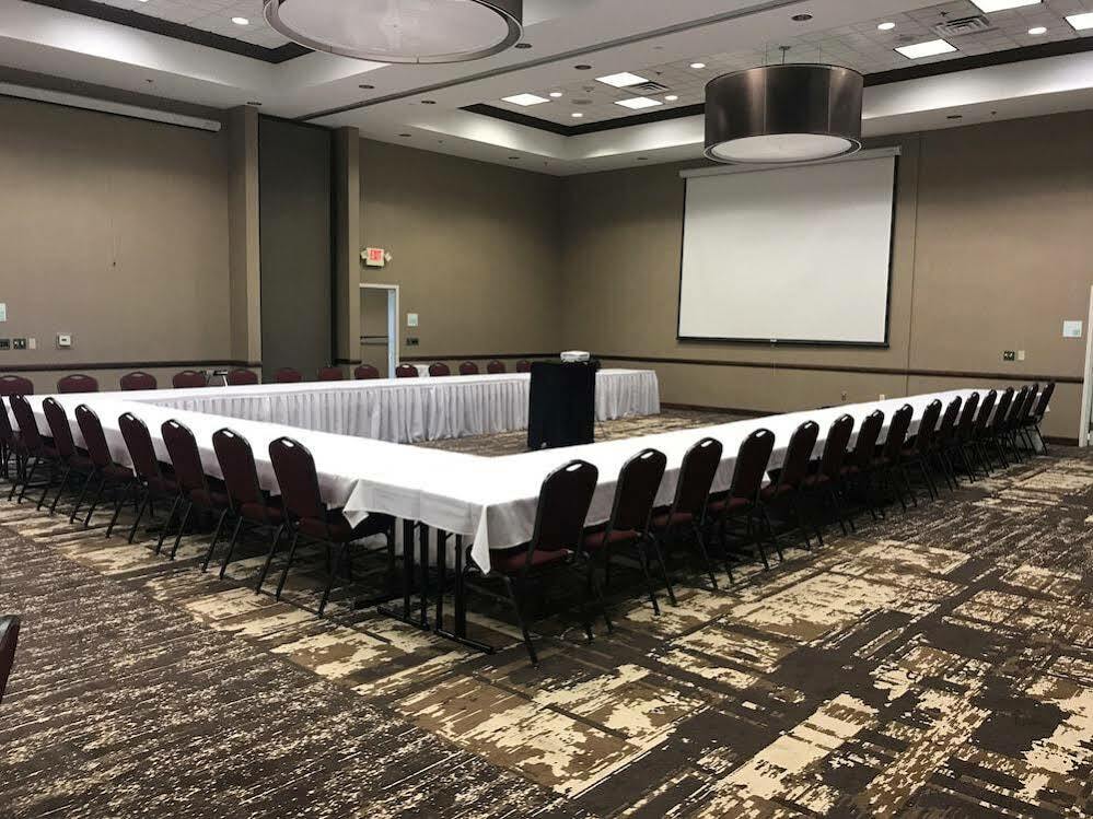 Holiday Inn Conference Center Marshfield, An Ihg Hotel Екстериор снимка
