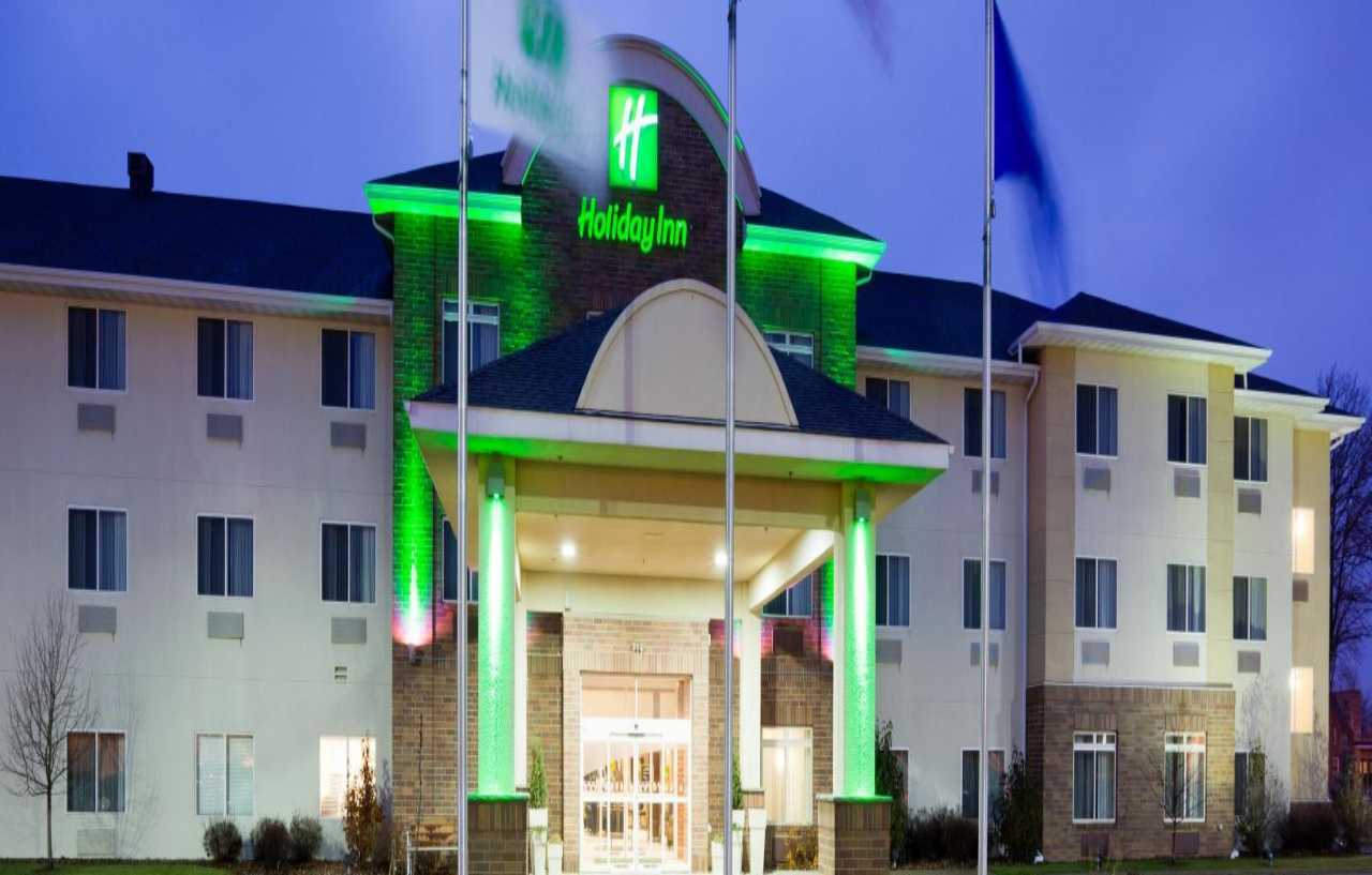 Holiday Inn Conference Center Marshfield, An Ihg Hotel Екстериор снимка