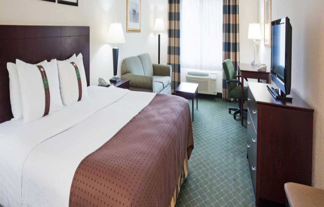 Holiday Inn Conference Center Marshfield, An Ihg Hotel Екстериор снимка